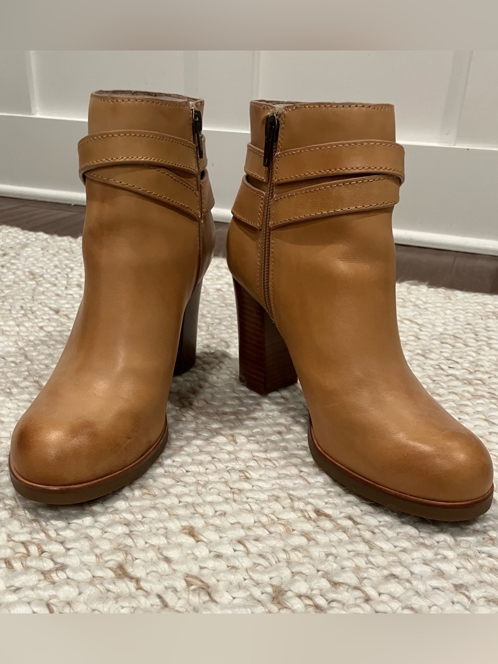 Tommy Bahama Liia (TFW00268) Women’s Leather Ankle Boots – Size 8B – Tan/Camel –